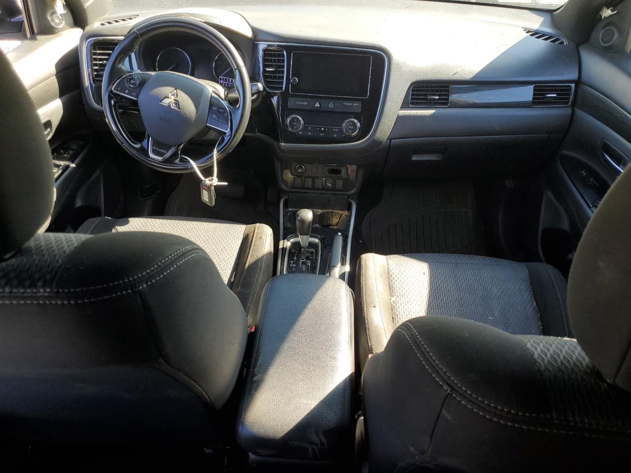 Mitsubishi Outlander Se Image 10