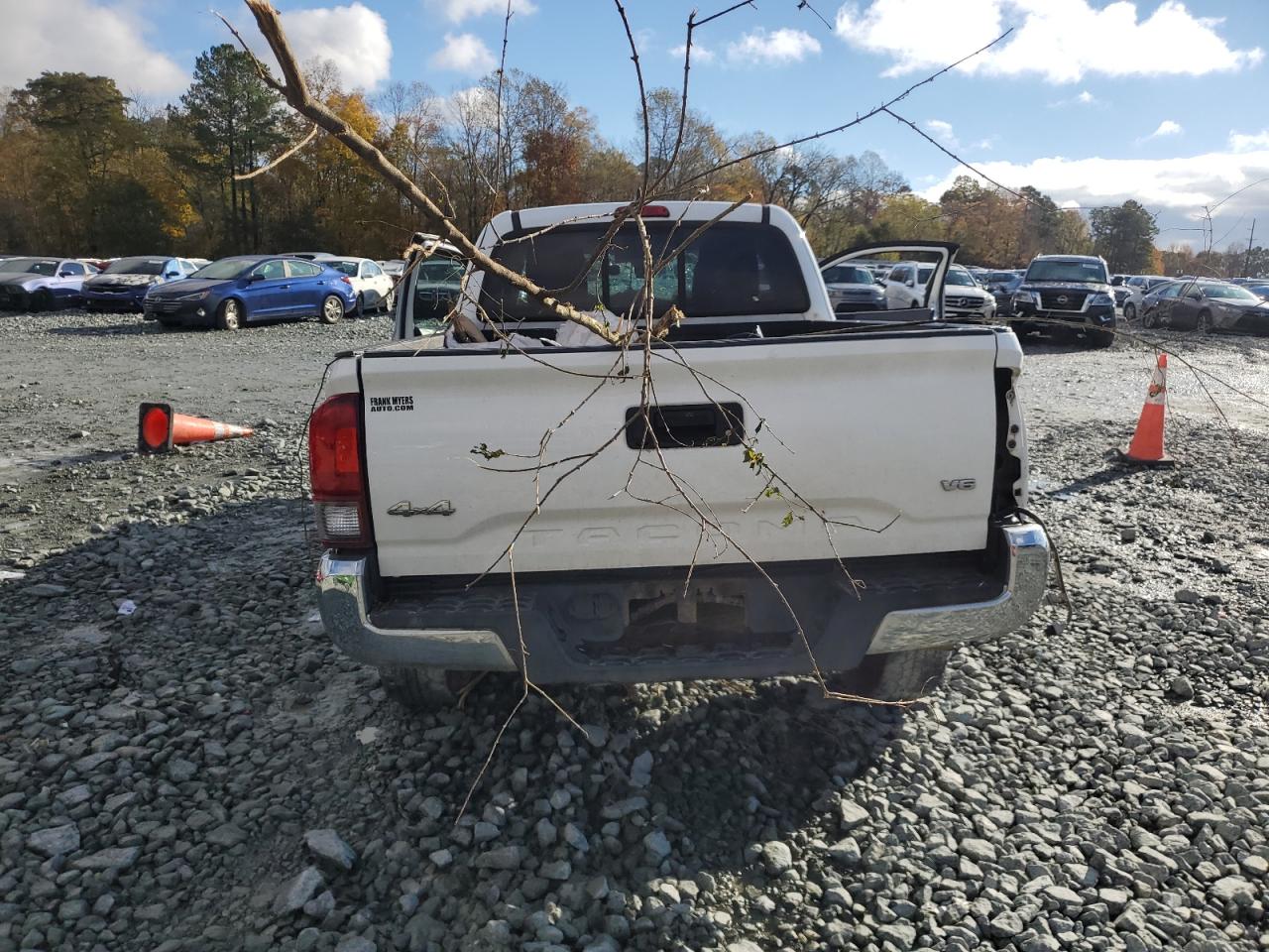 Toyota Tacoma Access Cab Image 4