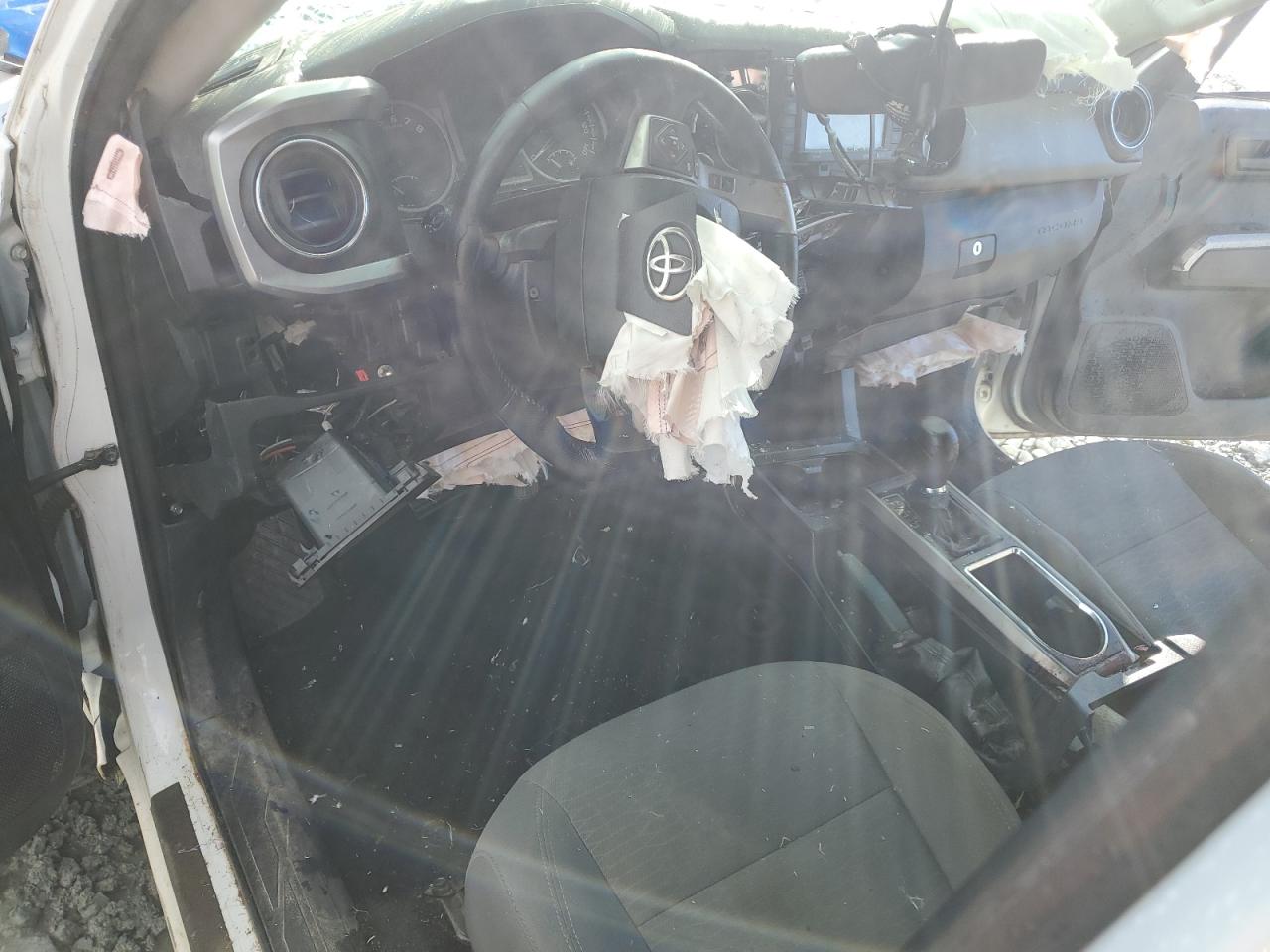 Toyota Tacoma Access Cab Image 3