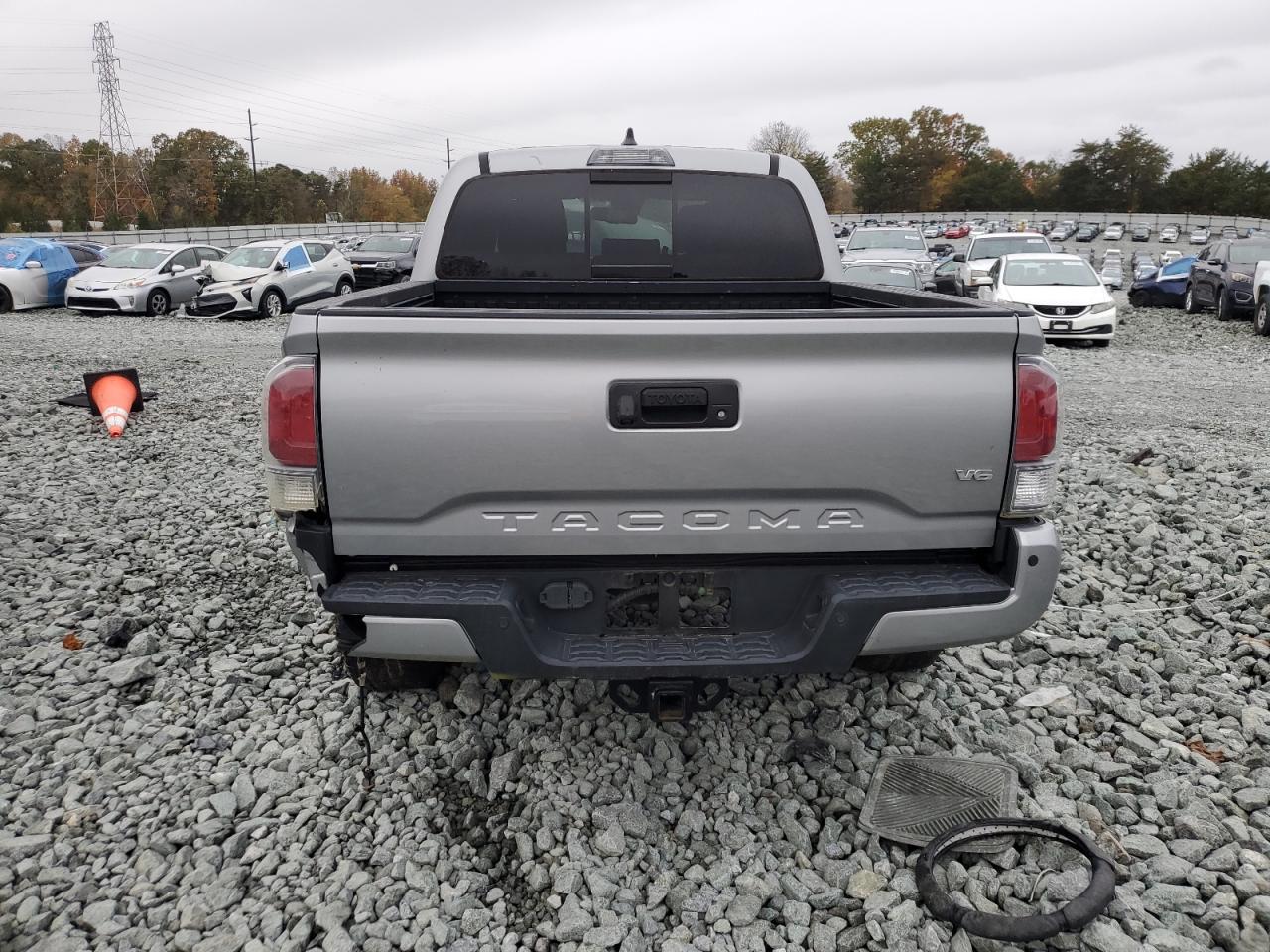 Toyota Tacoma Double Cab Image 4