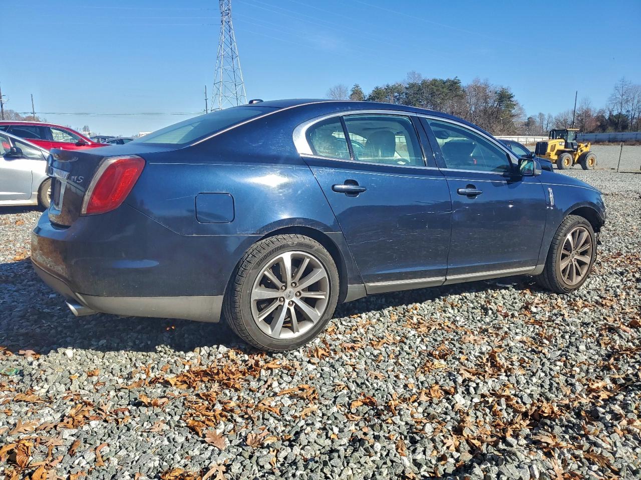 Lincoln MKS Image 11