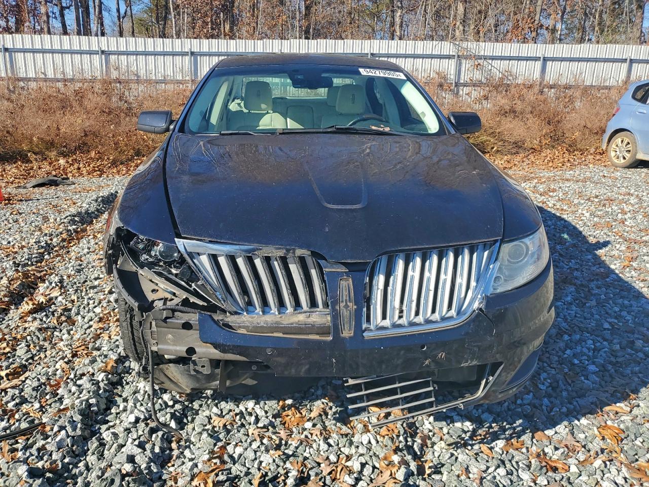 Lincoln MKS Image 2