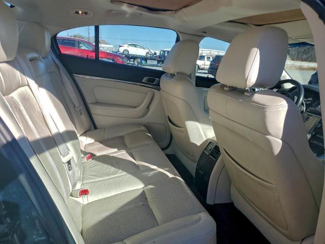 Lincoln MKS Image 8
