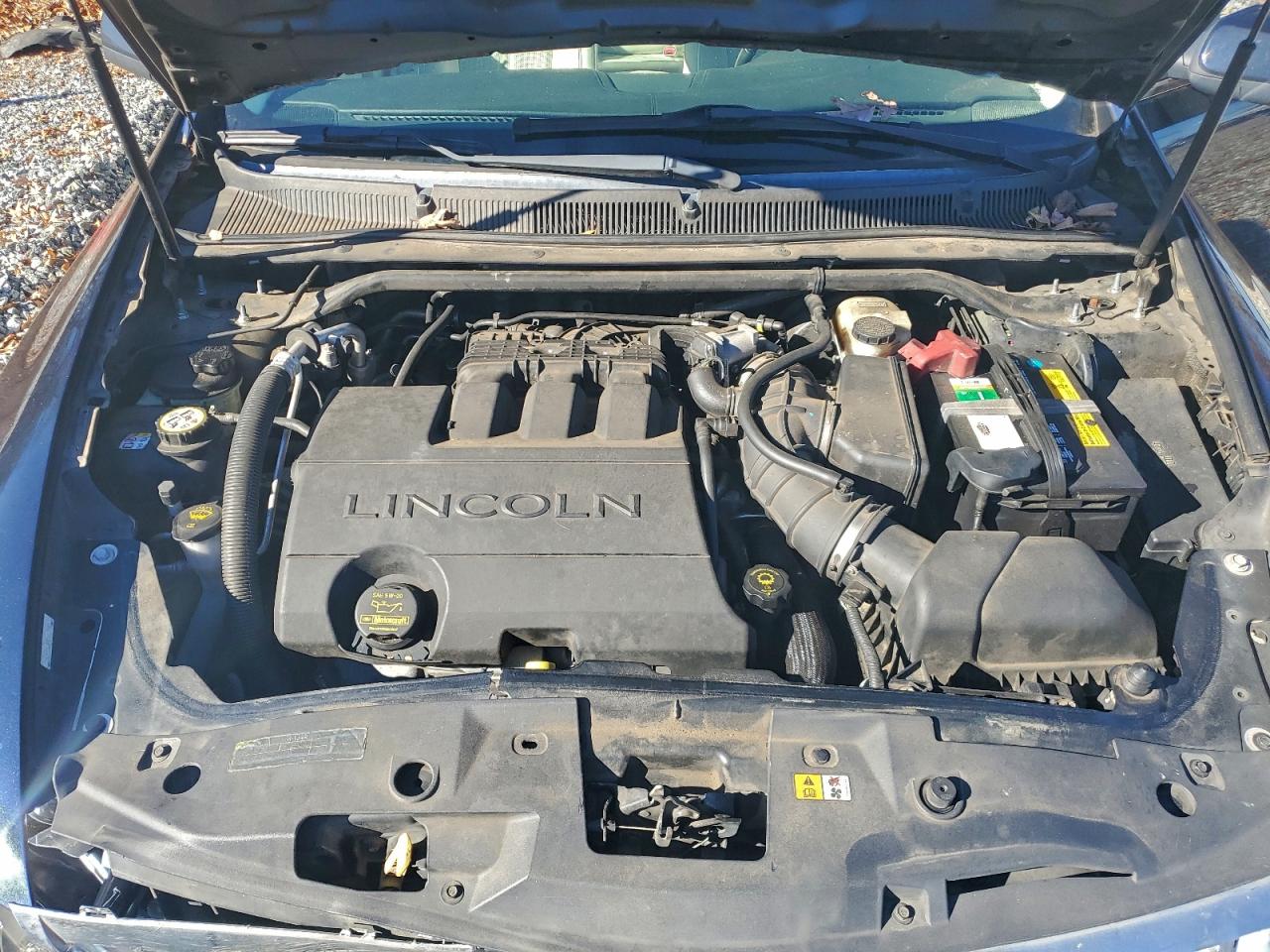 Lincoln MKS Image 10