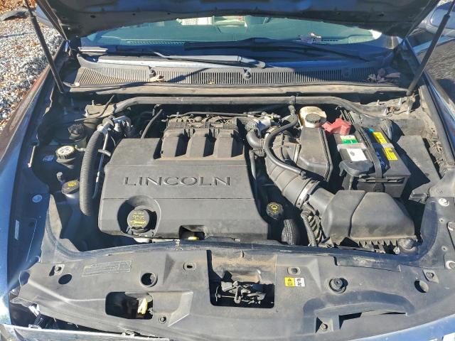 Lincoln MKS Image 10