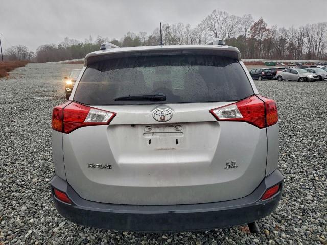 Toyota RAV4 Le Image 13