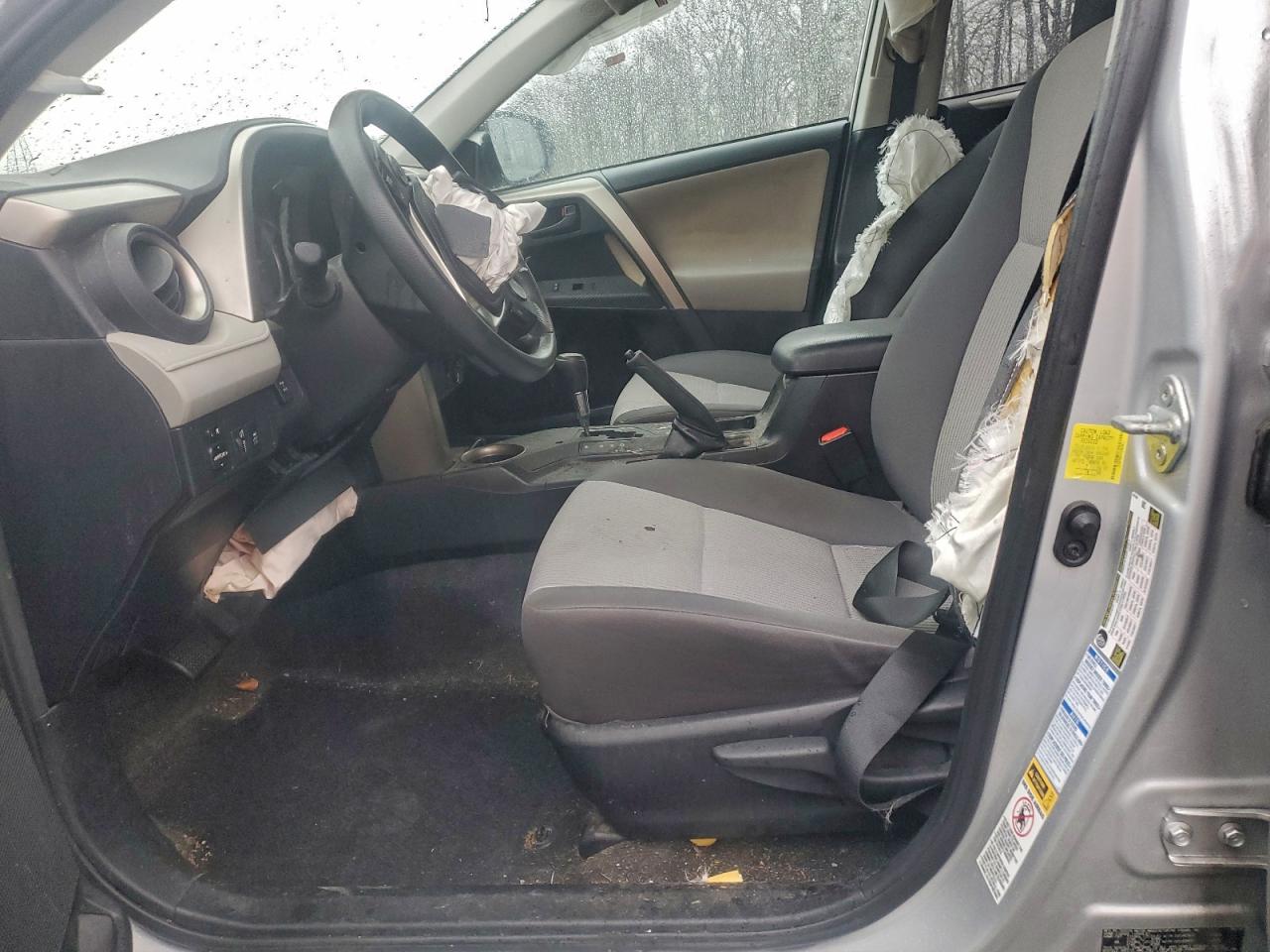 Toyota RAV4 Le Image 2