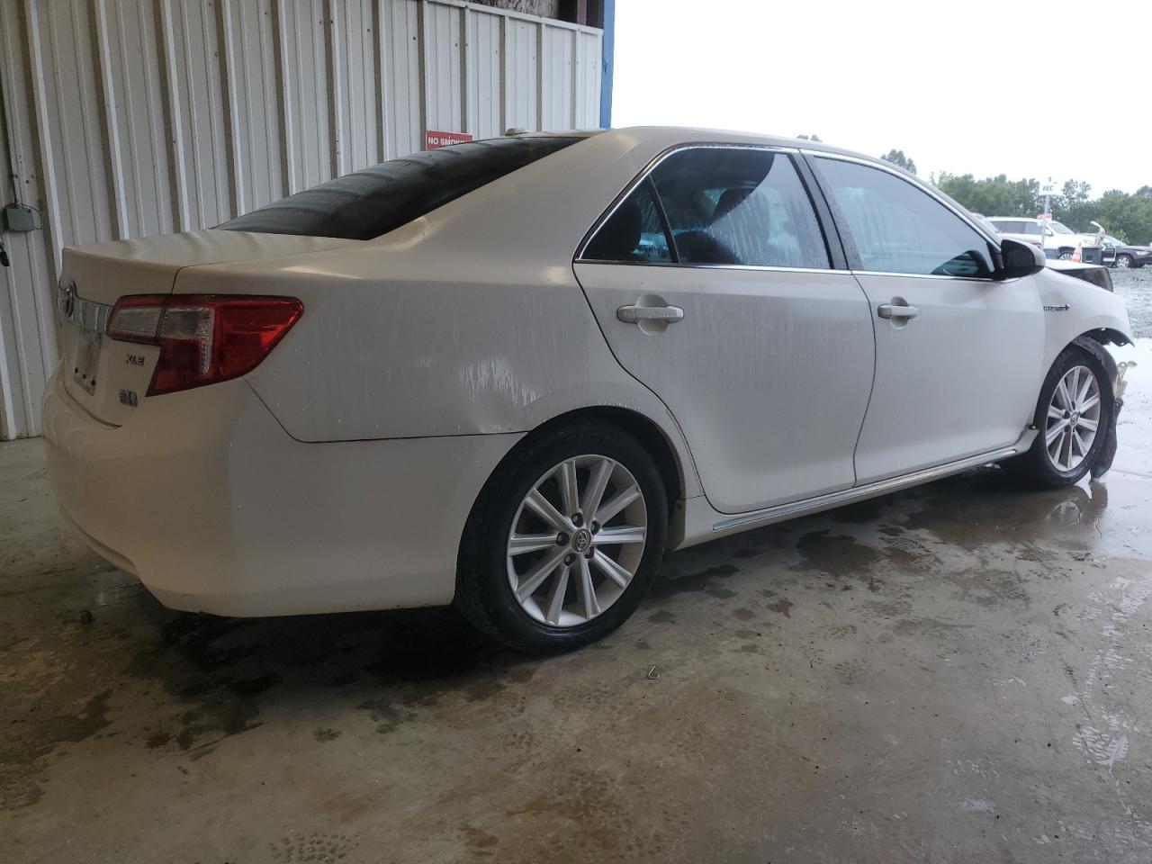 Toyota Camry Hybrid Image 7