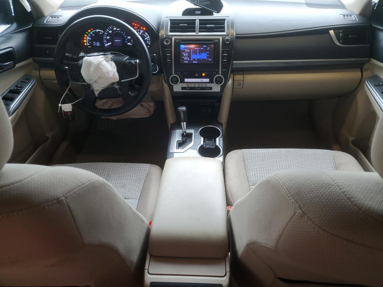 Toyota Camry Hybrid Image 4