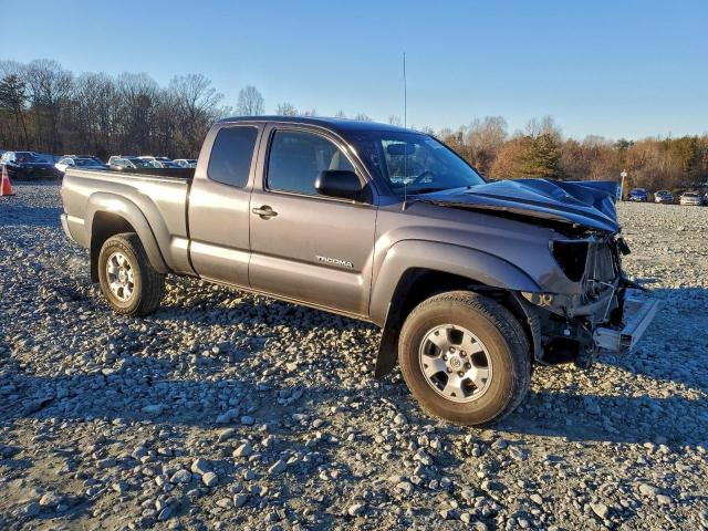 Toyota Tacoma Prerunner Access Cab Image 9