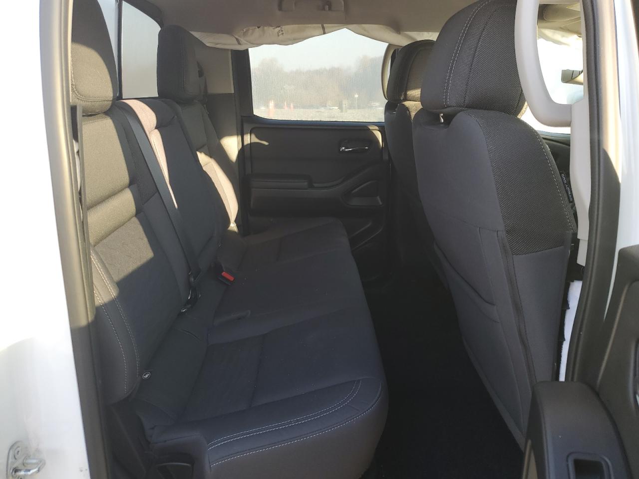 Nissan Frontier S Image 9