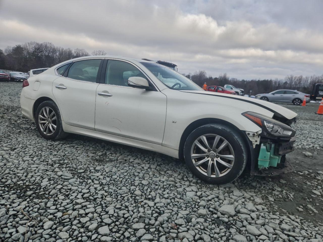 INFINITI Q70 3.7 Luxe Image 3