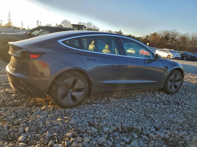 Tesla Model 3 Image 11