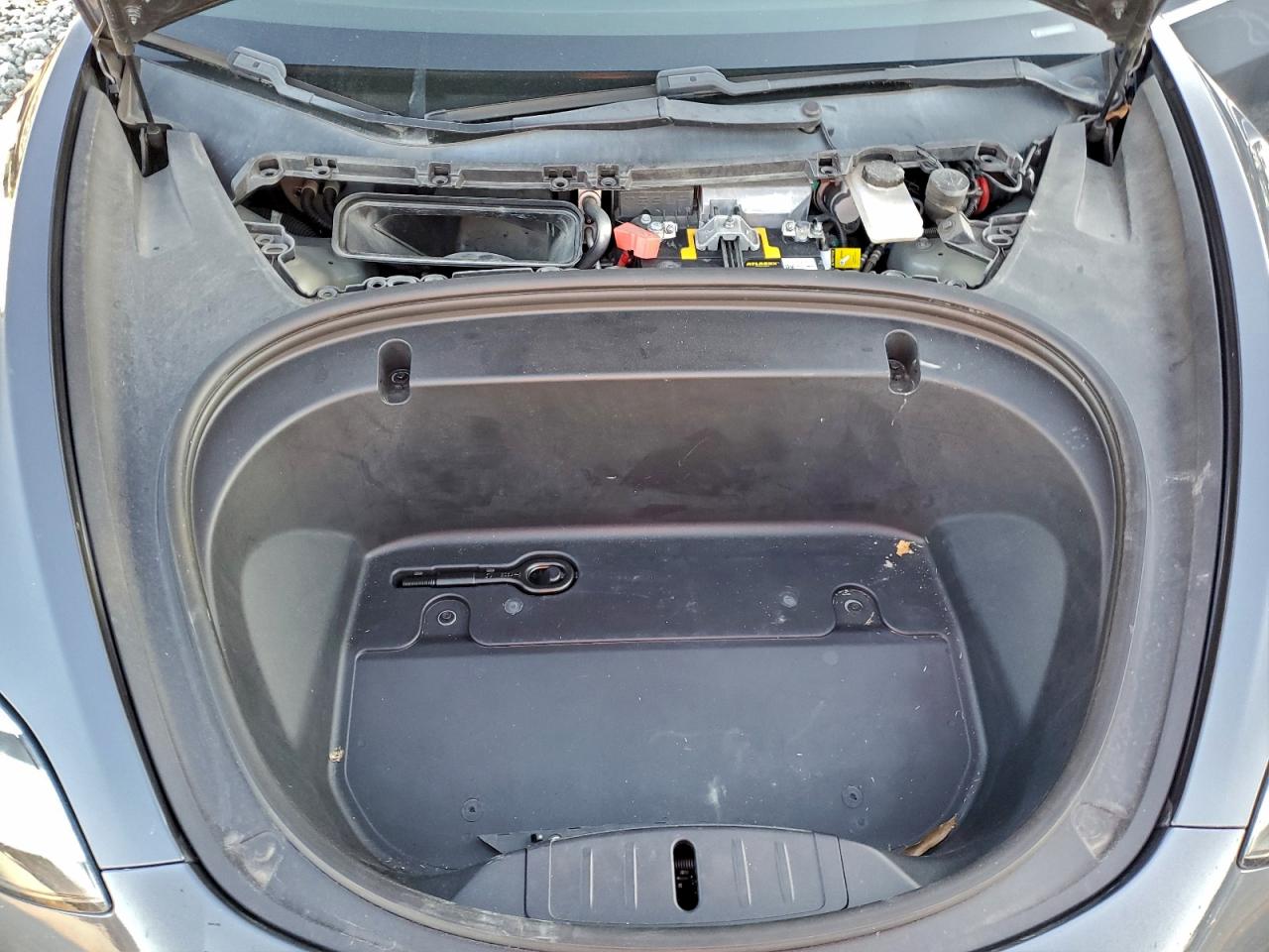 Tesla Model 3 Image 9