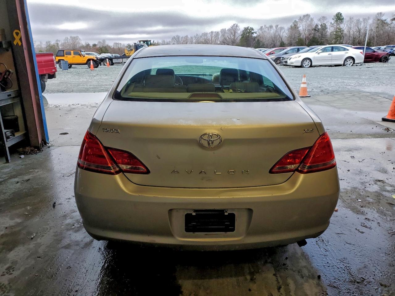 Toyota Avalon Xl Image 8