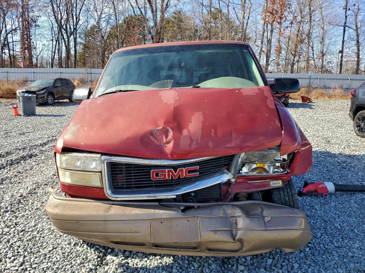 GMC Safari Xt Image 9