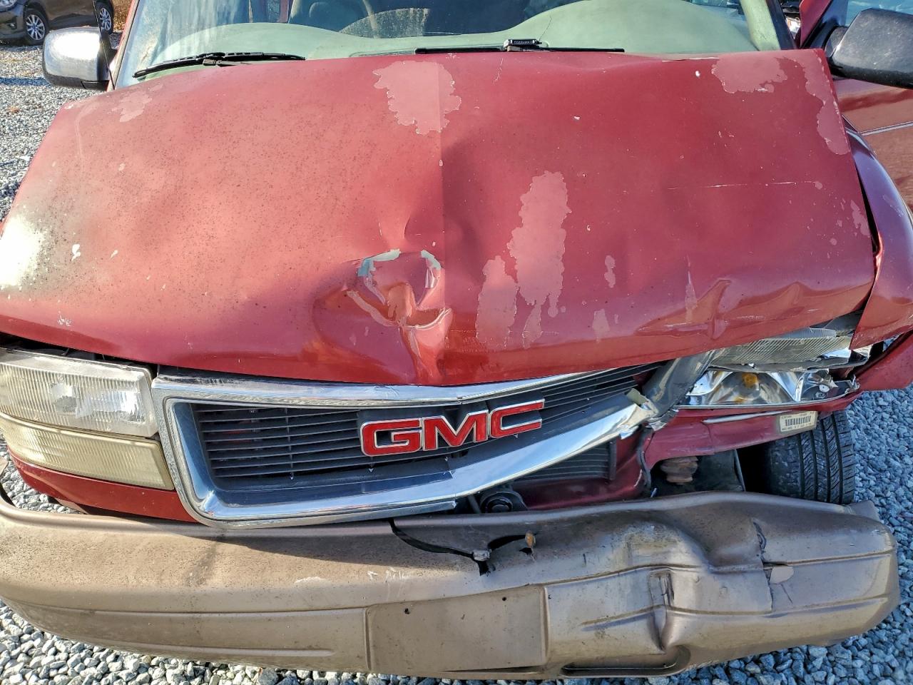 GMC Safari Xt Image 10