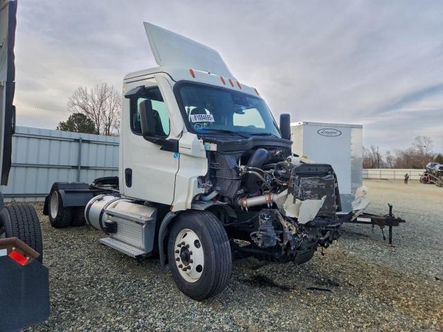  Salvage Freightliner Cascadia 1
