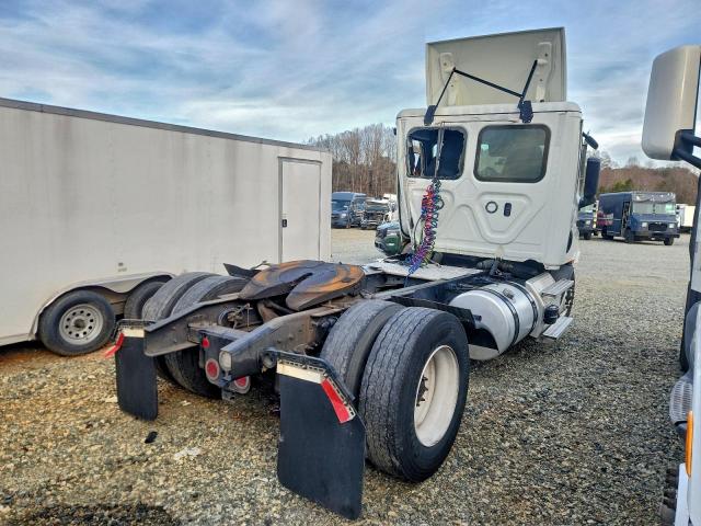 Freightliner Cascadia 1 Image 3