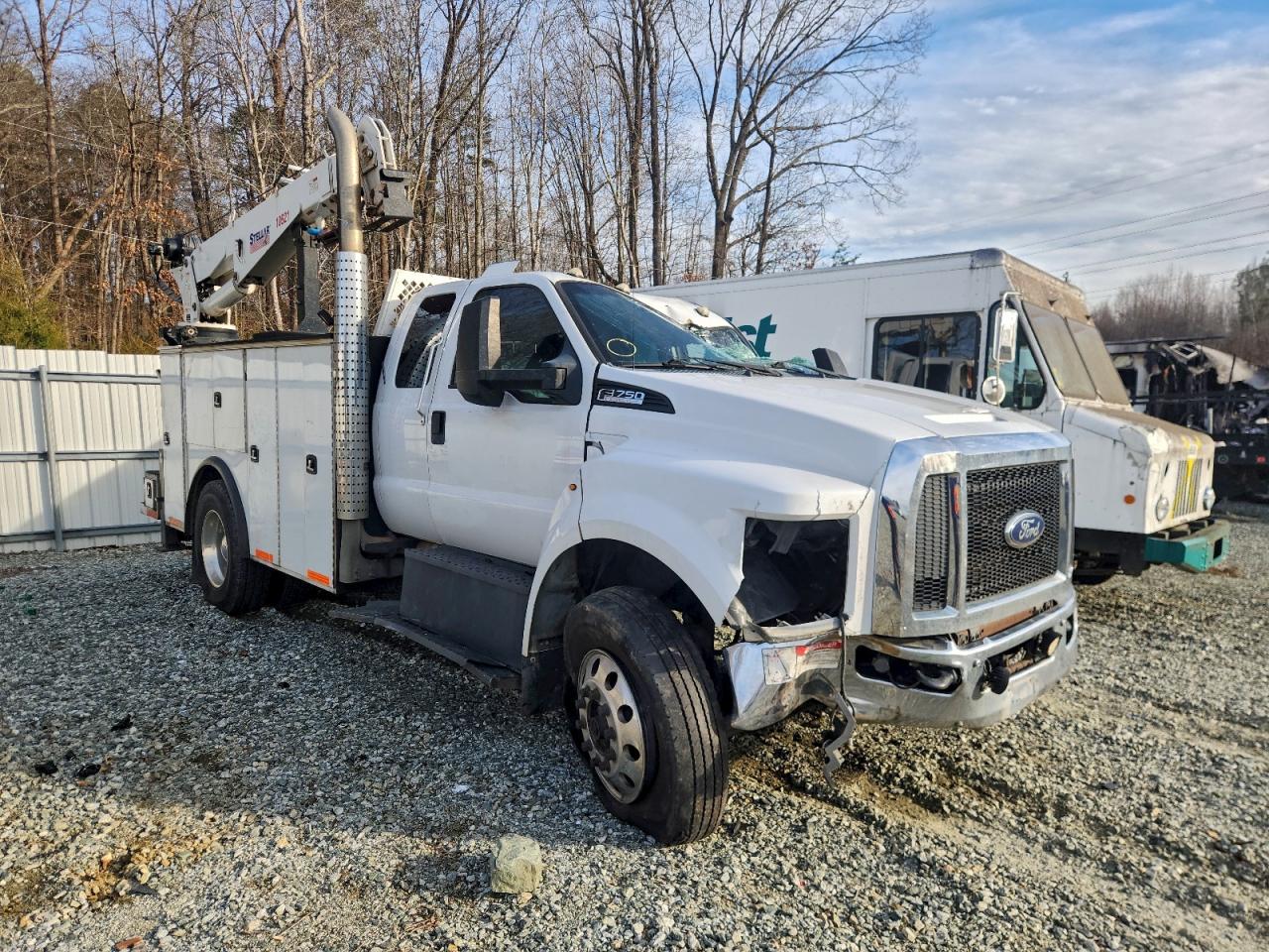 Ford F-750 Super Duty Image 1