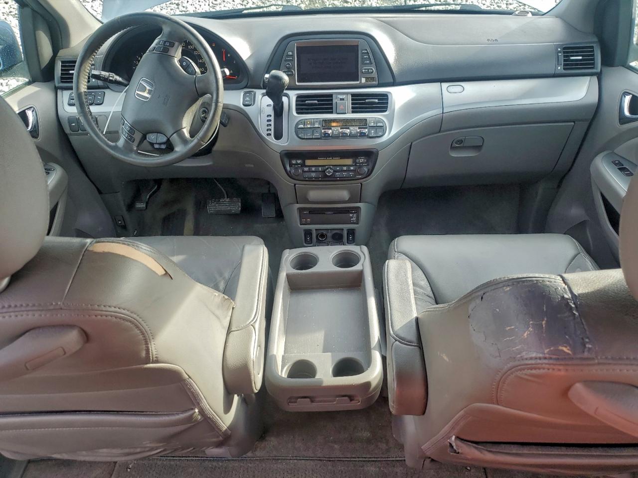Honda Odyssey Touring Image 4