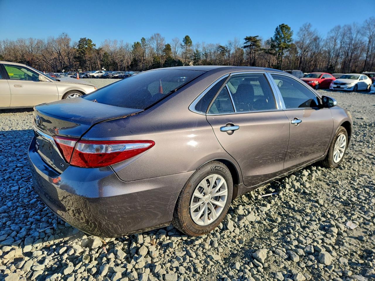 Toyota Camry Le Image 7