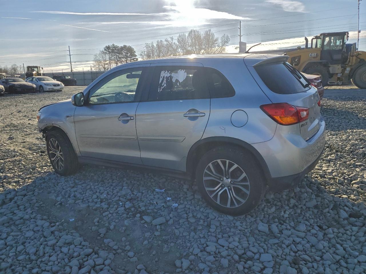 Mitsubishi Outlander Es Image 2