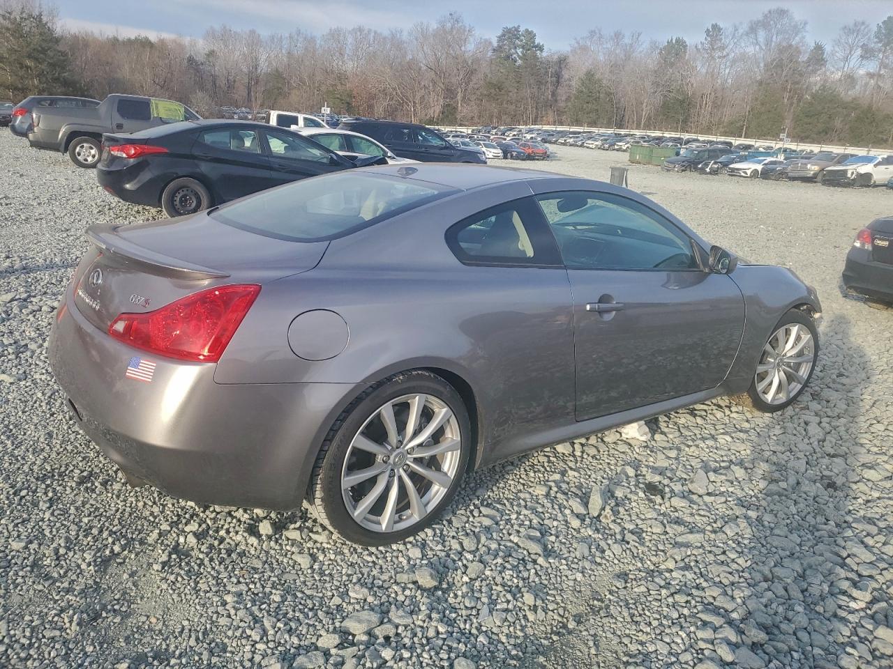 INFINITI G37 Base Image 3