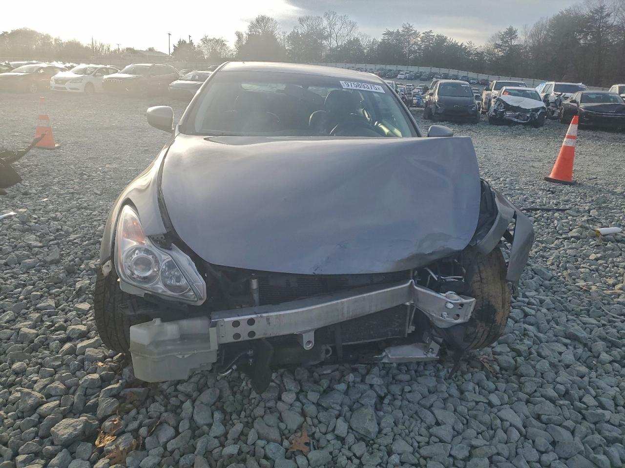 INFINITI G37 Base Image 8