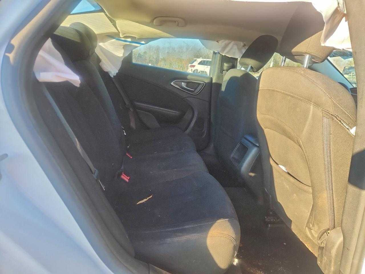 Chrysler 200 Limited Image 9