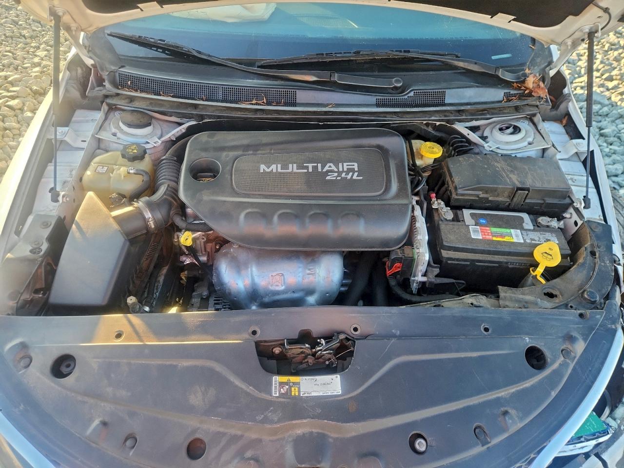 Chrysler 200 Limited Image 12