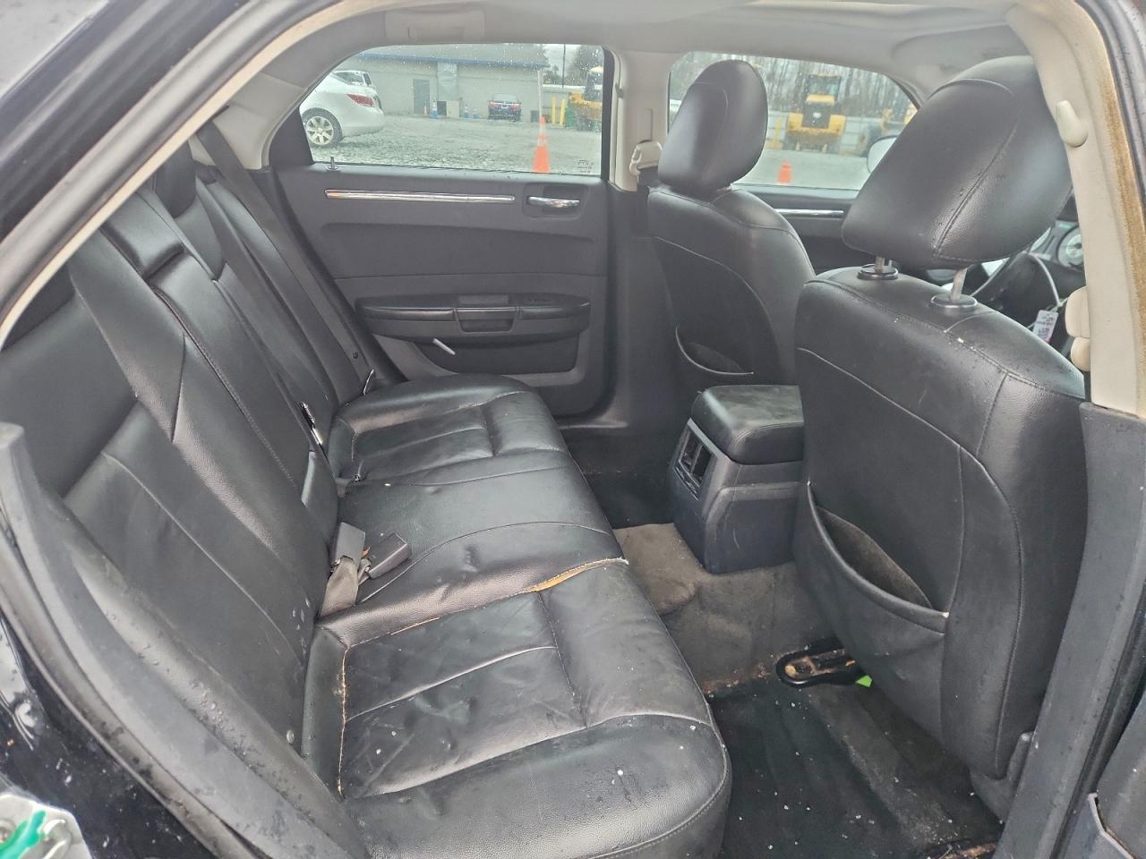 Chrysler 300 Touring Image 11