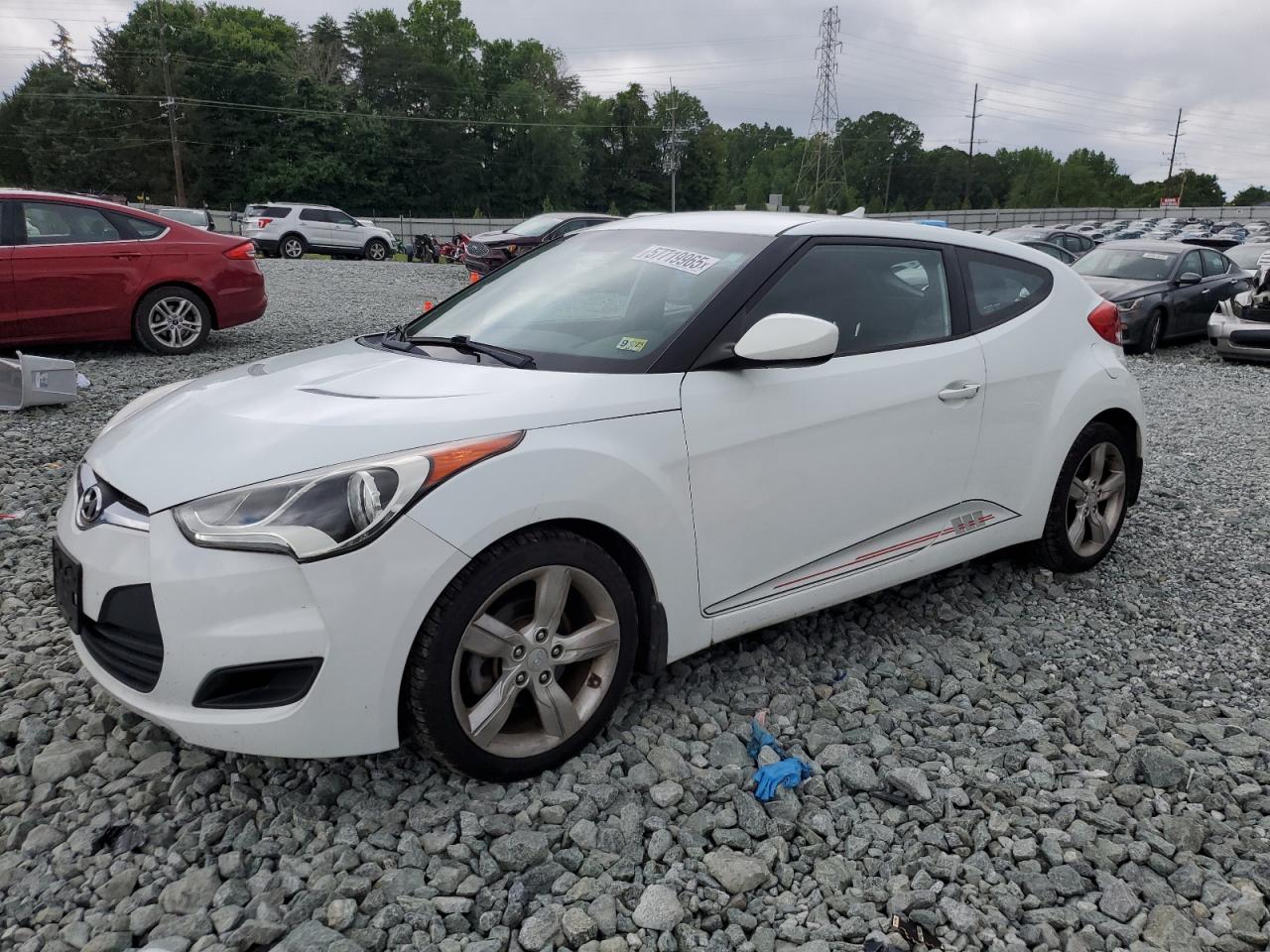 Hyundai VELOSTER Image 1