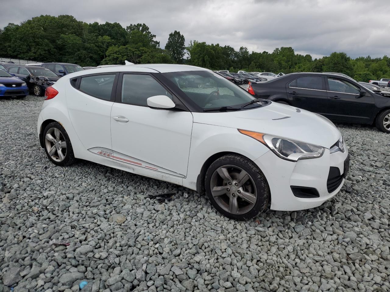 Hyundai VELOSTER Image 2