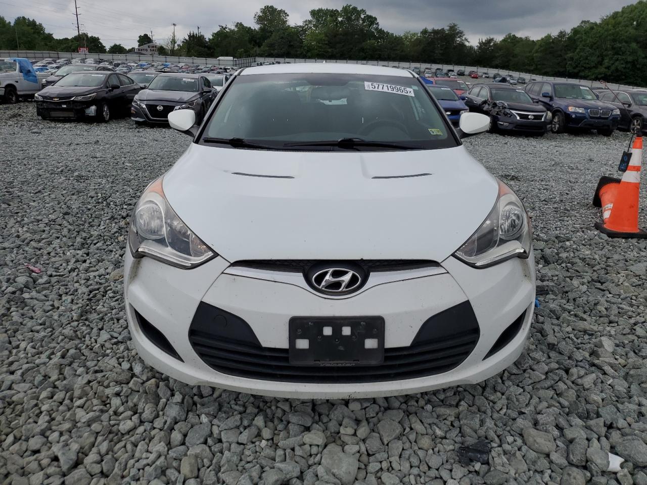 Hyundai VELOSTER Image 4