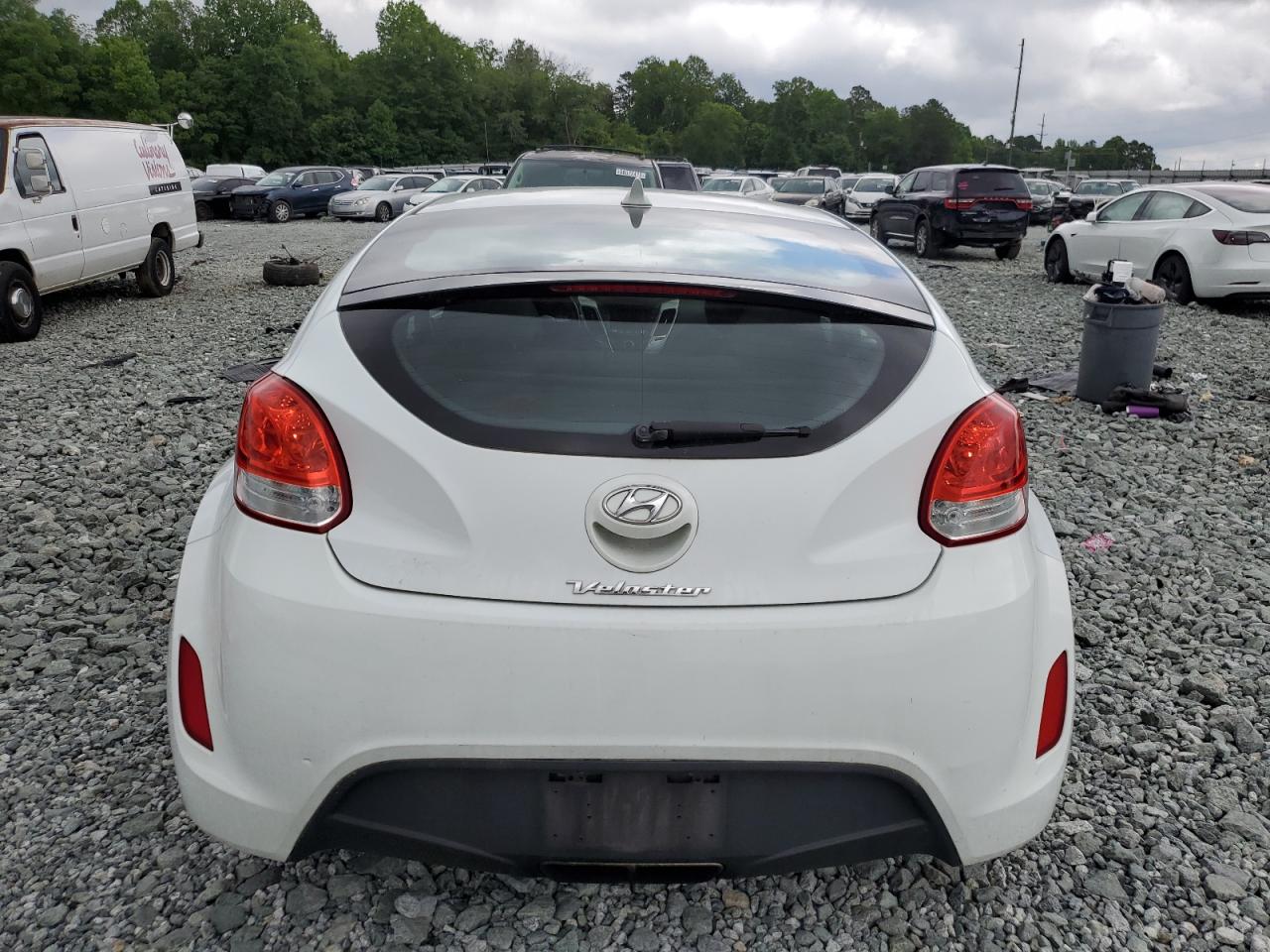 Hyundai VELOSTER Image 5