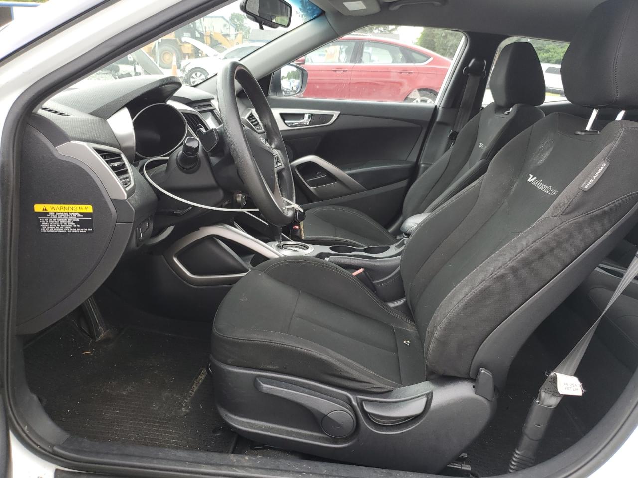 Hyundai VELOSTER Image 8