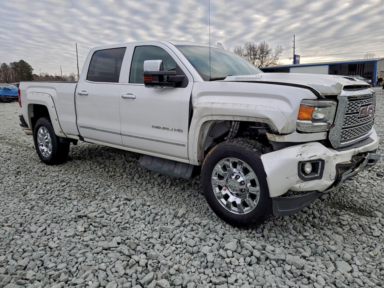 GMC Sierra K2500 Denali Image 7