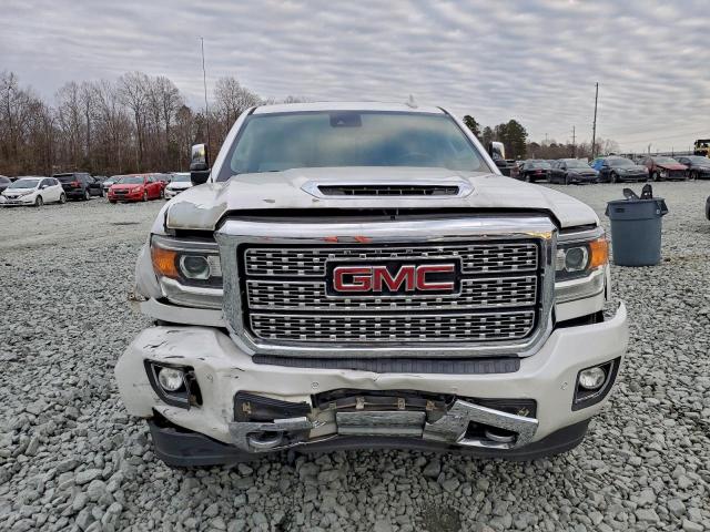 GMC Sierra K2500 Denali Image 8