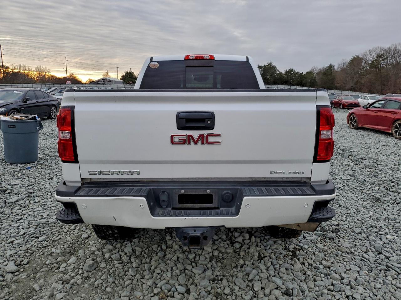 GMC Sierra K2500 Denali Image 6