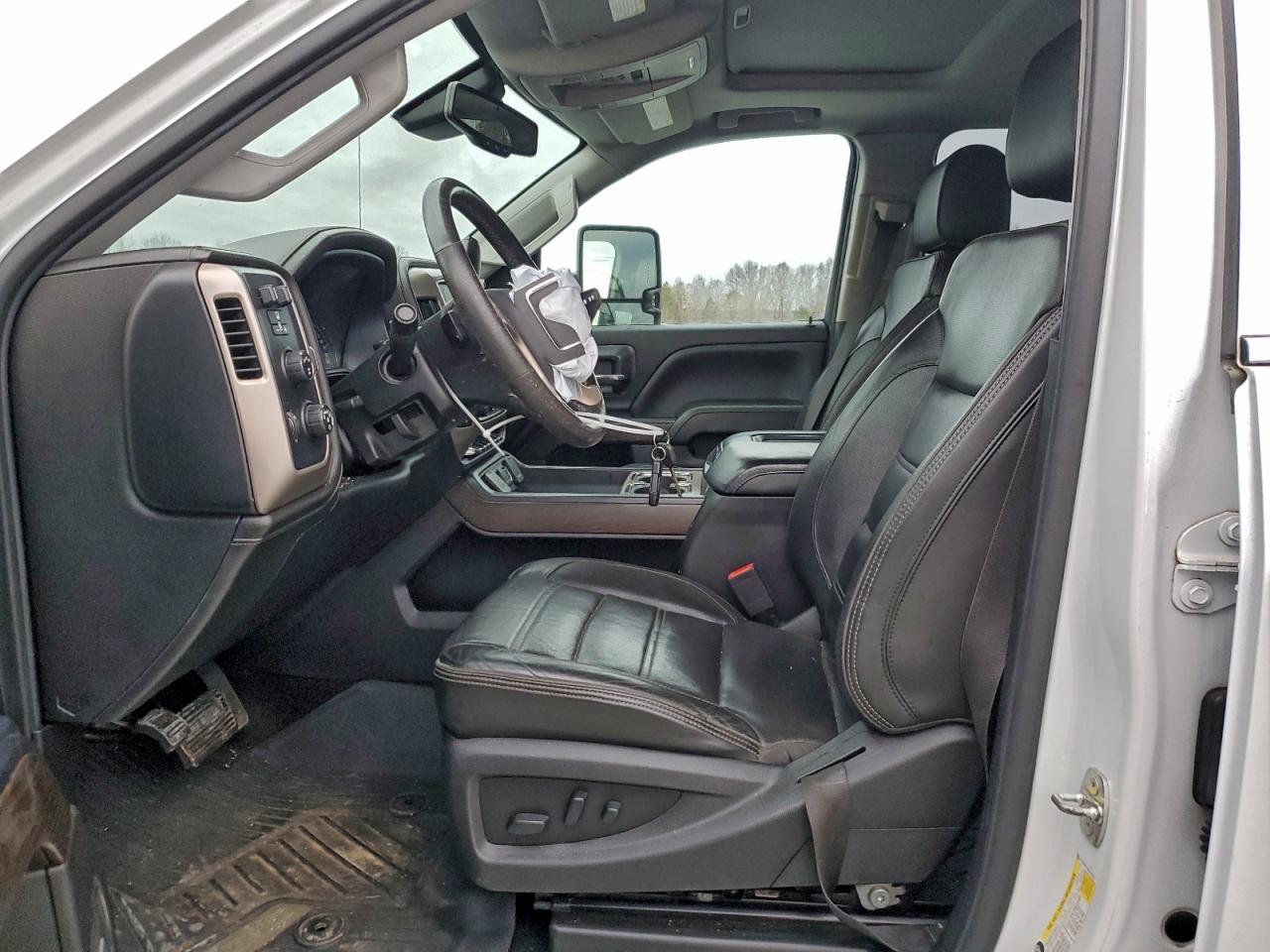 GMC Sierra K2500 Denali Image 10