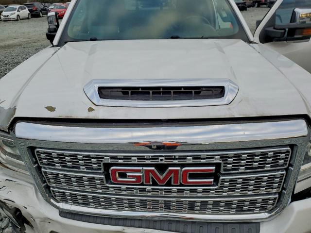 GMC Sierra K2500 Denali Image 12