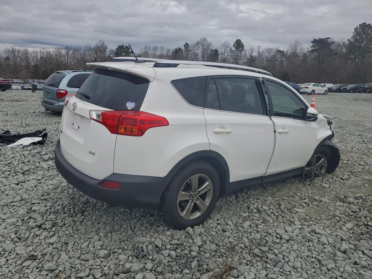 Toyota RAV4 Xle Image 4