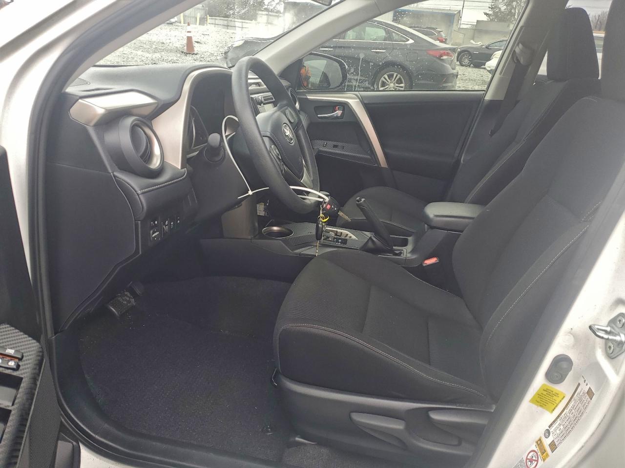 Toyota RAV4 Xle Image 2