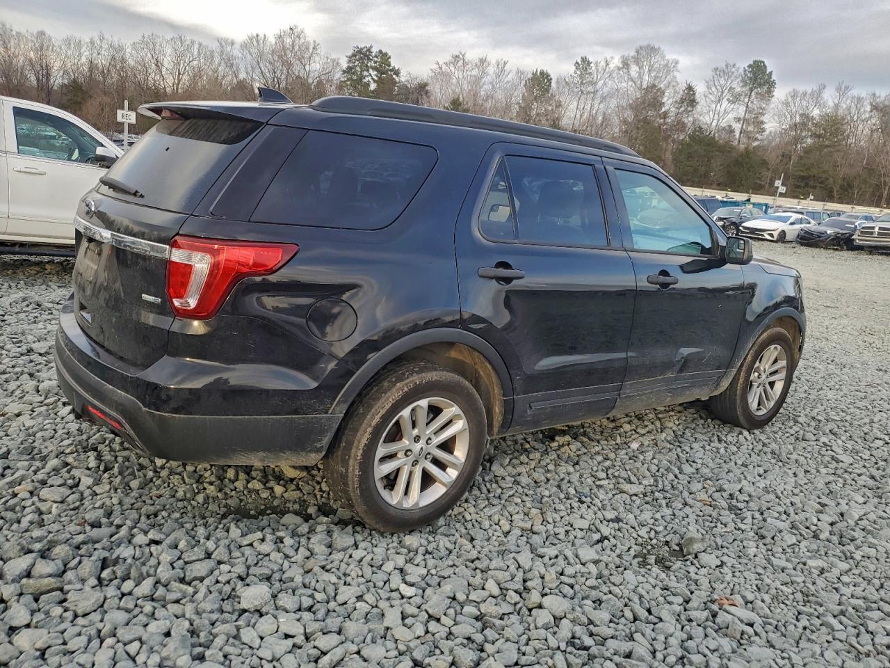 Ford Explorer Image 11