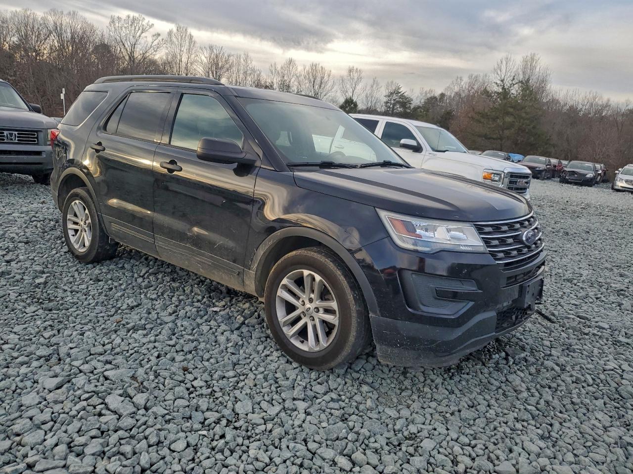 Ford Explorer Image 2