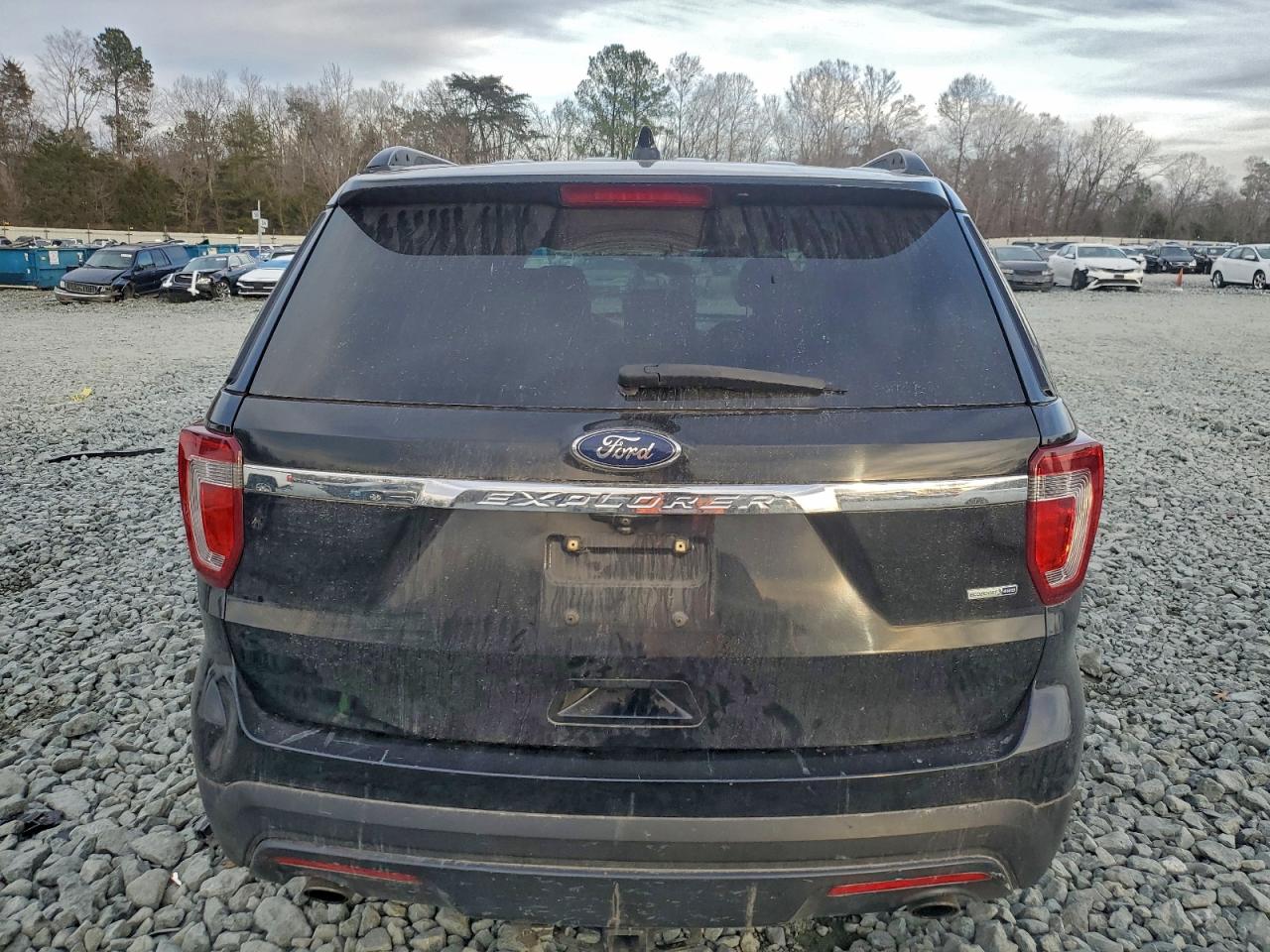 Ford Explorer Image 4
