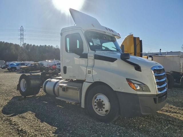  Salvage Freightliner Cascadia 1