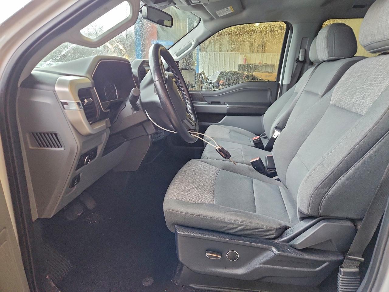 Ford F-150 Supercrew Image 6