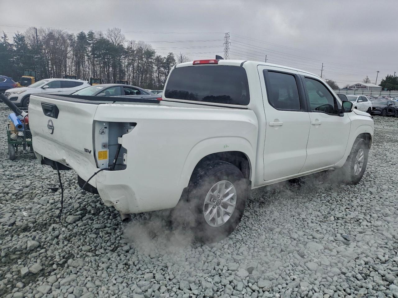 Nissan Frontier S Image 2